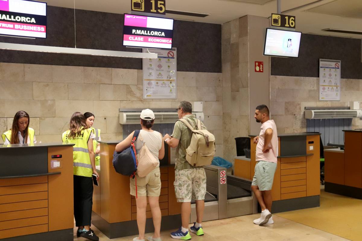 Deixen en llibertat la propietària de l'agència de viatges de l'Escala detinguda per estafa
