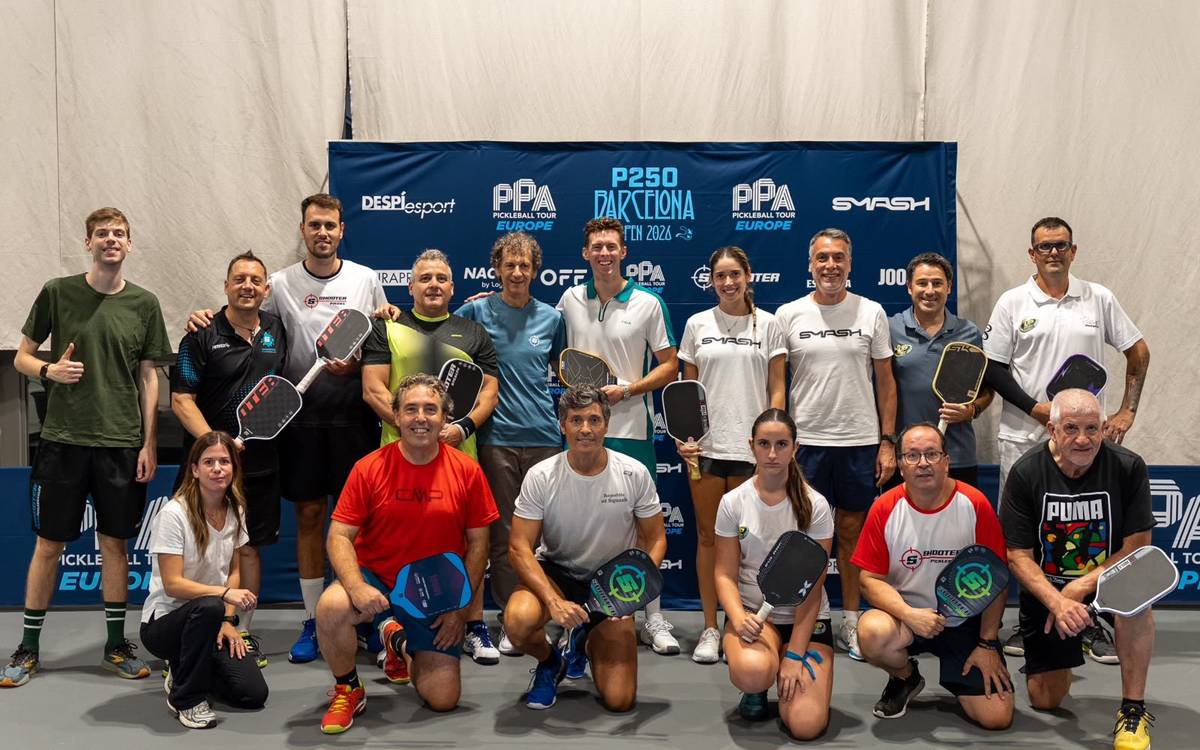 Setze jugadors participen en un clínic internacional de pickleball a Sant Fruitós
