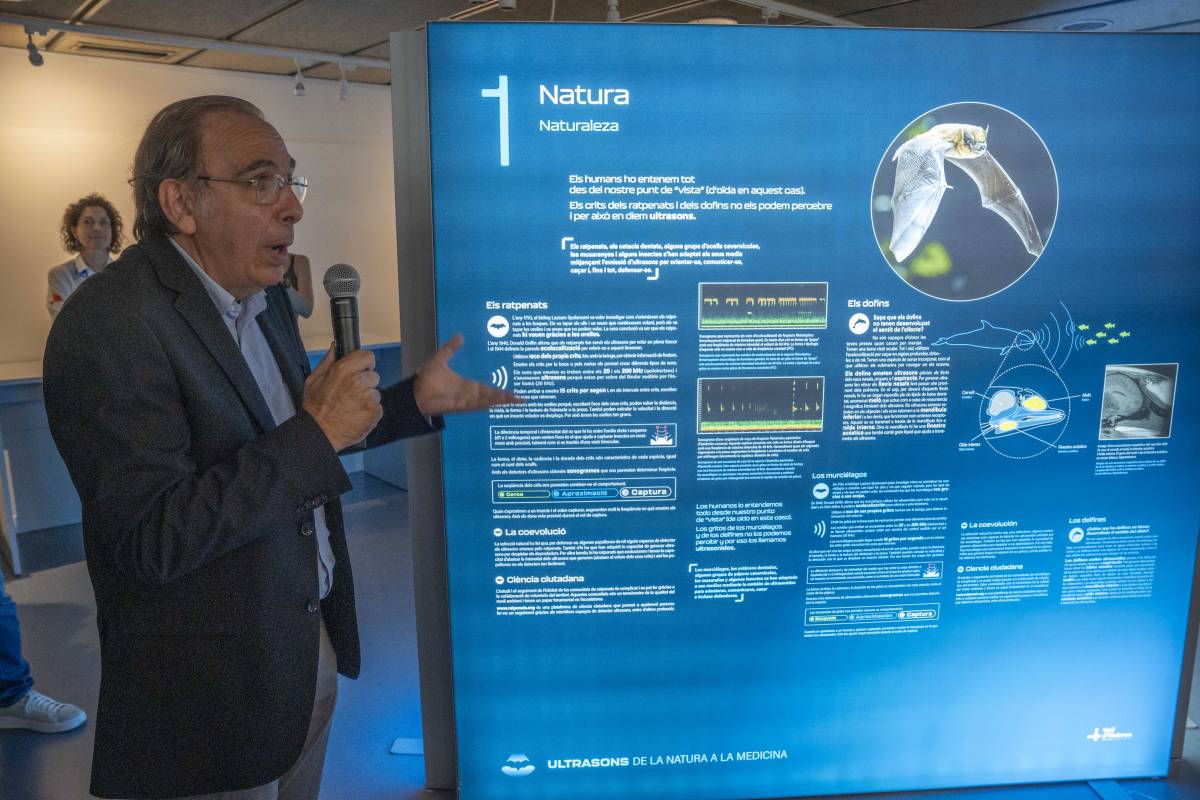 Xavier Serres introduint l'exposició 