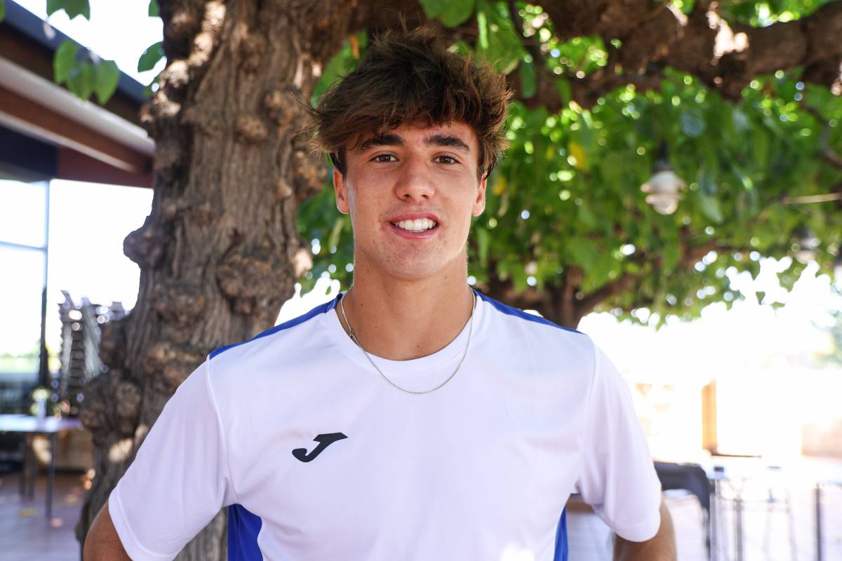 El jove Carrascosa va competir fins al final en el segon set, però no va poder allargar el partit - Victor Castillo El jove Carrascosa va competir fins al final en el segon set, però no va poder allargar el partit