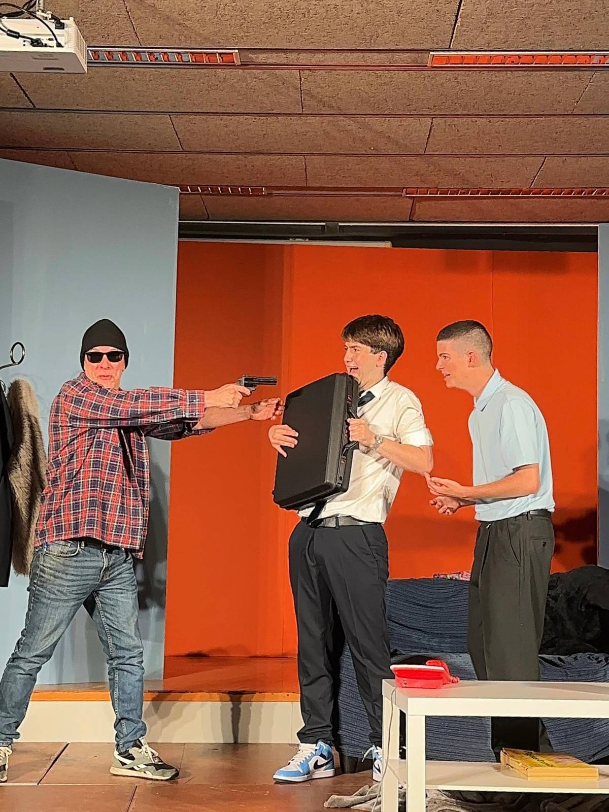 Representació de "Diner (molt) negre" - Representació de "Diner (molt) negre"