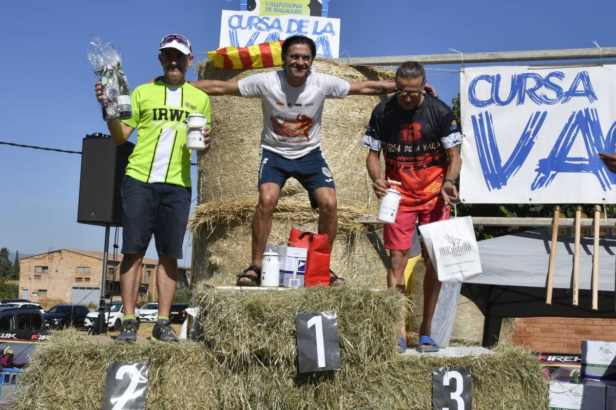 L'atleta de Solsona Sancho Ayala puja al capdamunt del podi en M50 a la Cursa de la Vaca