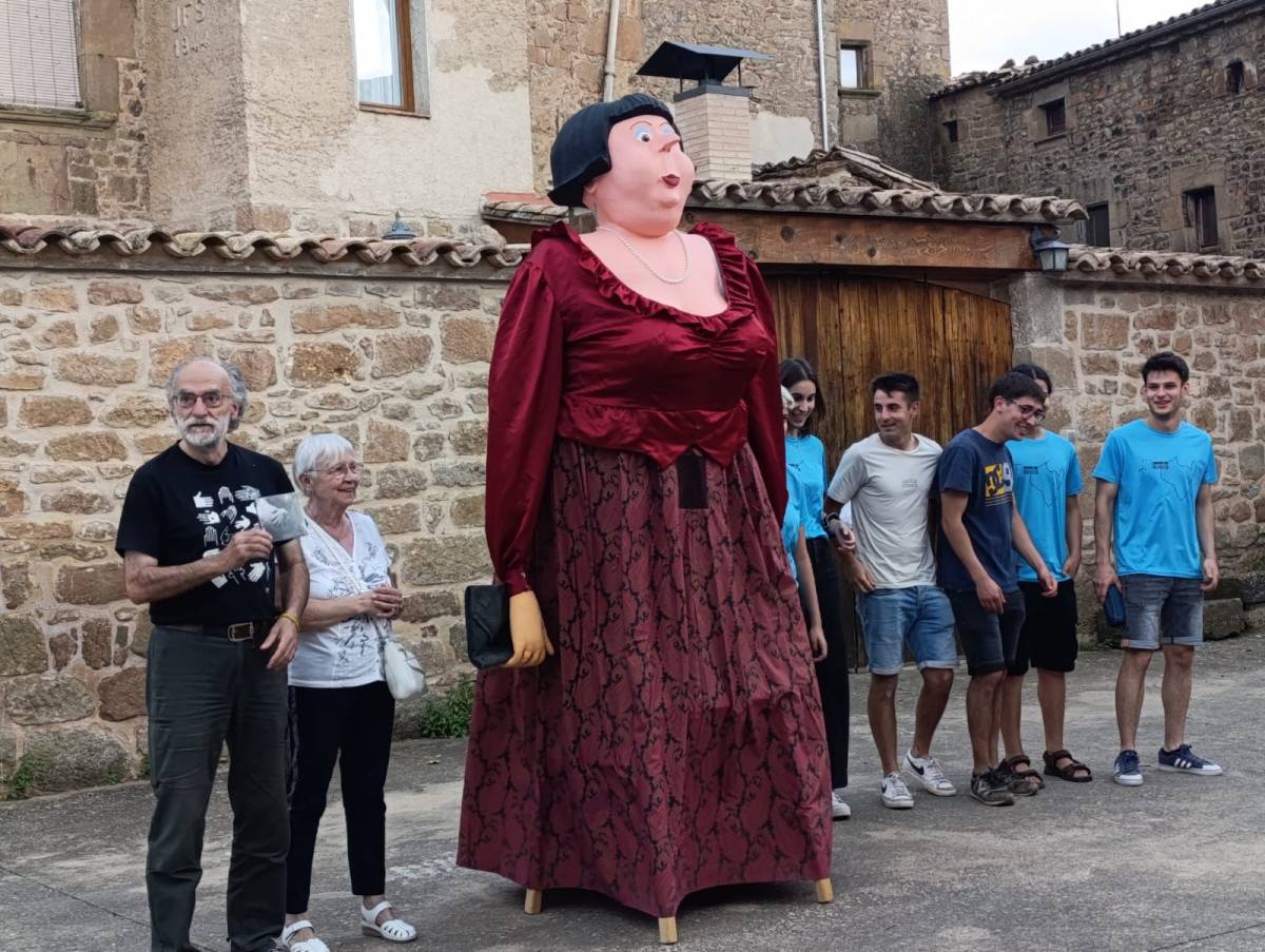 La geganta Clotilde serà el centre d'atenció en una Festa Major de Freixinet marcada per activitats tradicionals