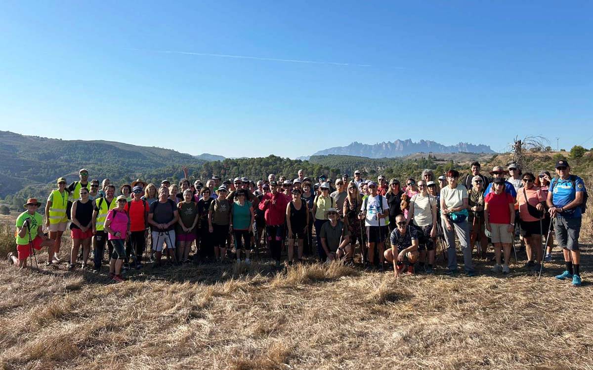 Una vuitantena de persones descobreixen el Camí Oliba a Viladordis en la caminada Bages-Geoparc