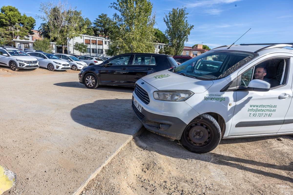 L'aparcament de sorra del costat del Samuntada, en el punt de mira: "És surrealista"