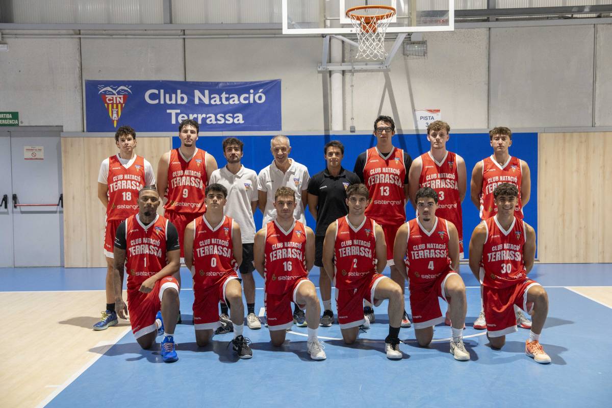 La plantilla i “staff” del sènior masculí del Club Natació Terrassa per a la temporada 2026-27 - ALBERTO TALLÓN La plantilla i “staff” del sènior masculí del Club Natació Terrassa per a la temporada 2026-27