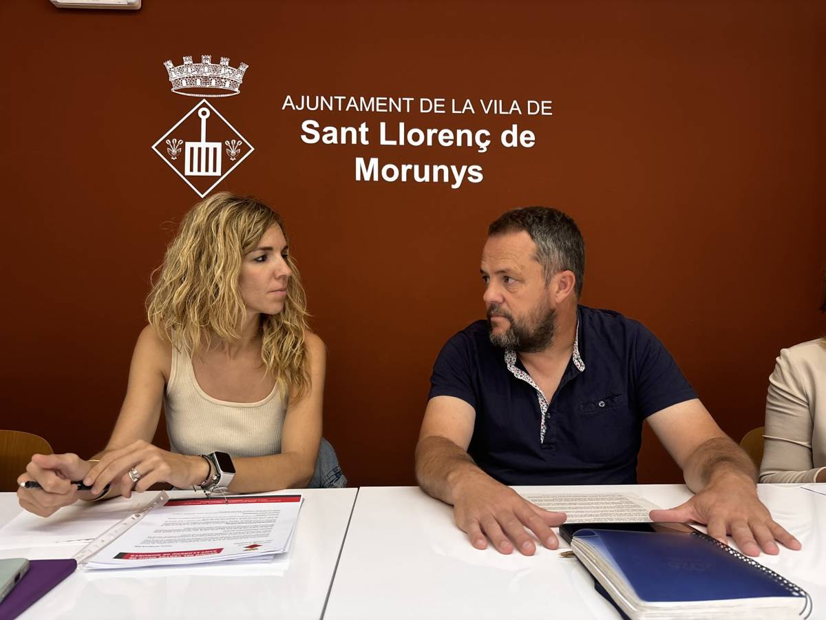 La delegada del govern a la Catalunya central amb l`alcalde de Sant Llorenç de Morunys - La delegada del govern a la Catalunya central amb l`alcalde de Sant Llorenç de Morunys