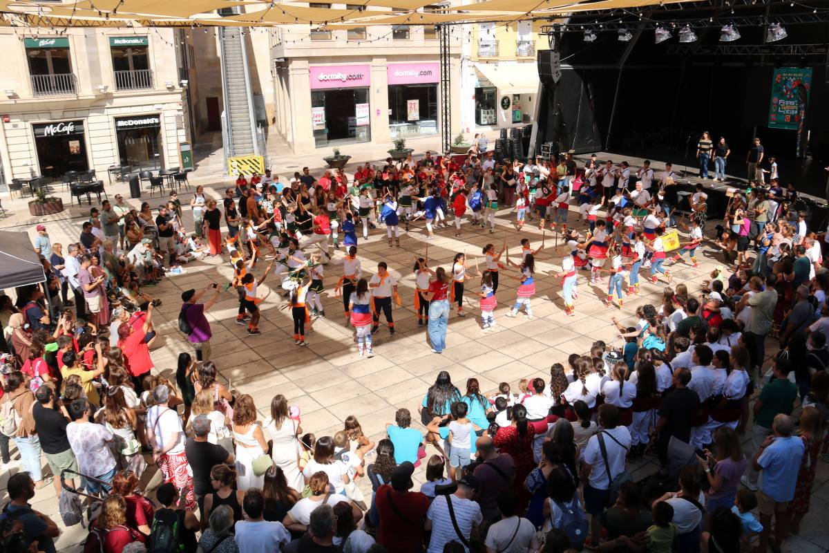Lleida celebra 325 anys de ball de bastons amb una trobada infantil durant les Festes de Tardor