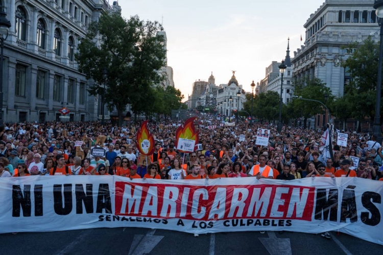 Milers de persones clamen a Madrid contra els desnonaments: «Ni una Maricarmen més»