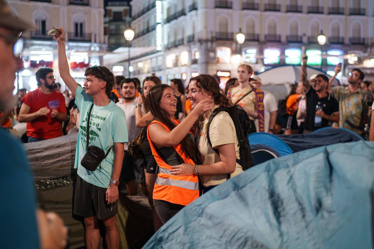 Milers de persones clamen a Madrid contra els desnonaments i acaben amb una acampada a Sol