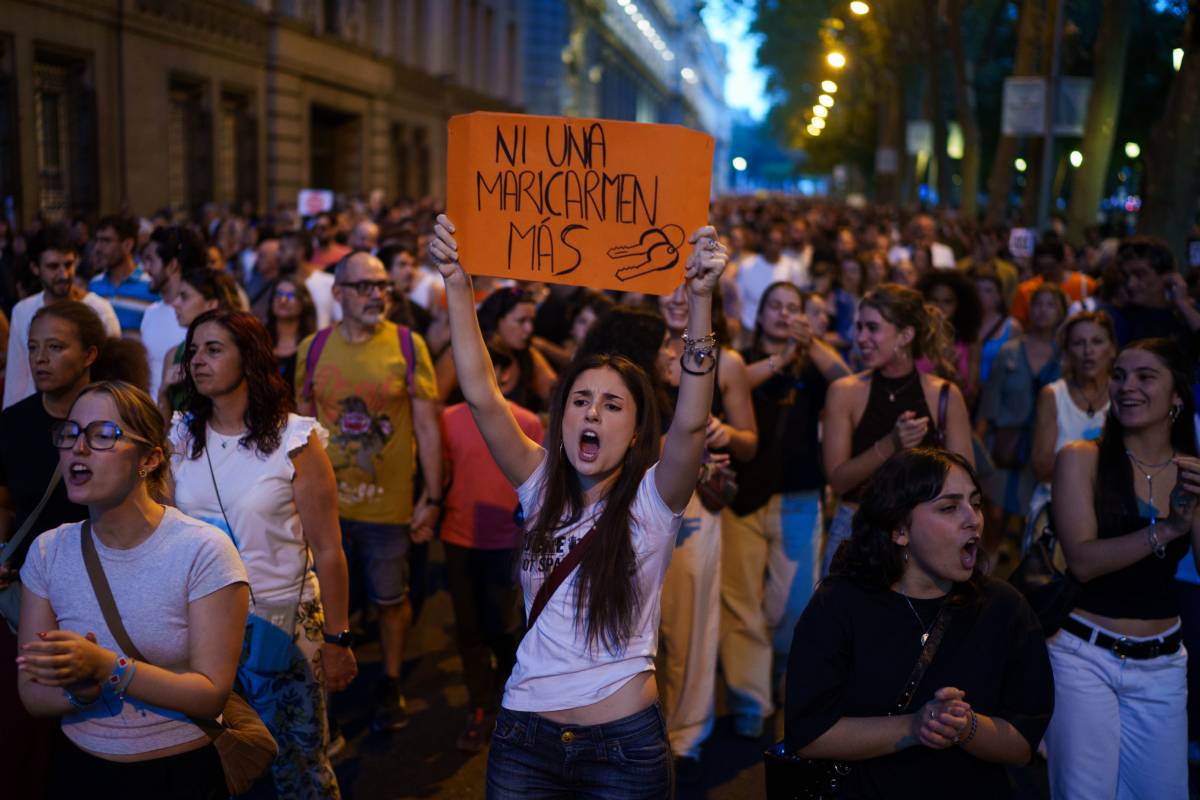 Milers de persones clamen a Madrid contra els desnonaments i acaben amb una acampada a Sol