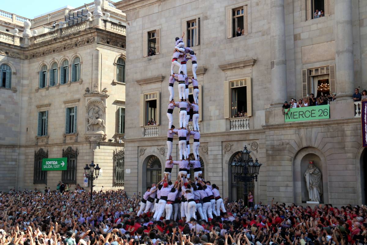 La colla de Terrassa ha executat el primer 5 de 9 amb folre de la temporada amb molta solvència - Nia Escolà (ACN) La colla de Terrassa ha executat el primer 5 de 9 amb folre de la temporada amb molta solvència