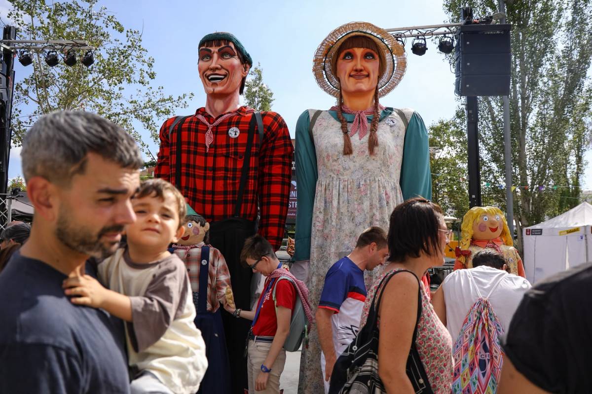 Els Gegants del Rodal omplen de festa els carrers de Can Llong