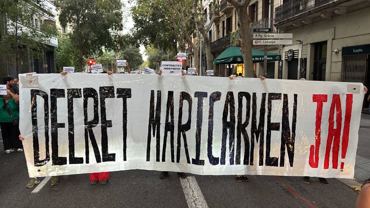 Manifestants tallen carrers a Barcelona per pressionar el govern espanyol amb el decret d'habitatge