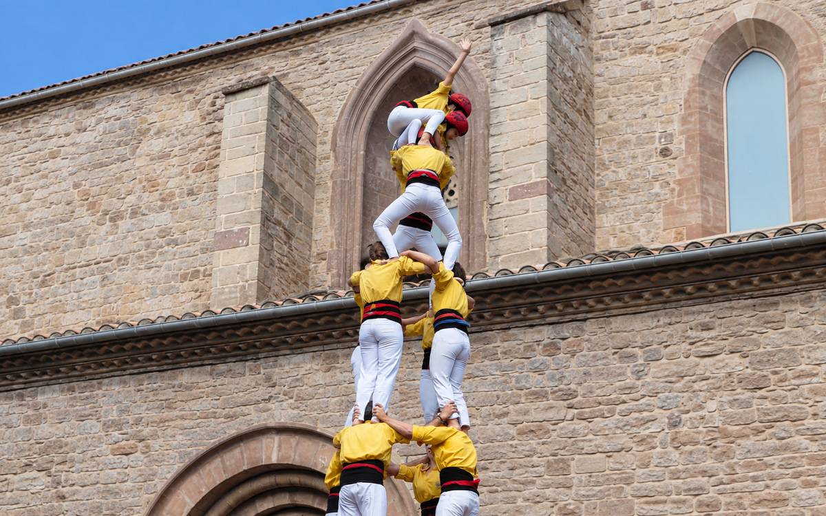 Els Castellers de Santpedor descarreguen un 4 de 7 i un pilar de 5 a la Fira de Sant Miquel