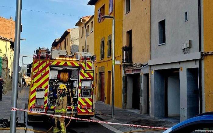 Incendi en una casa del carrer Gran de Calldetenes
