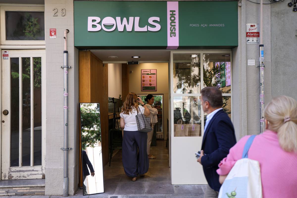 Els clients demanant al local - Els clients demanant al local