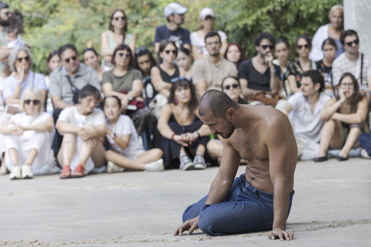 Proposta de Mehdi Dahkan, "KMs of resistance", a tocar de la Masia Freixa - Lluís Clotet Proposta de Mehdi Dahkan, "KMs of resistance", a tocar de la Masia Freixa
