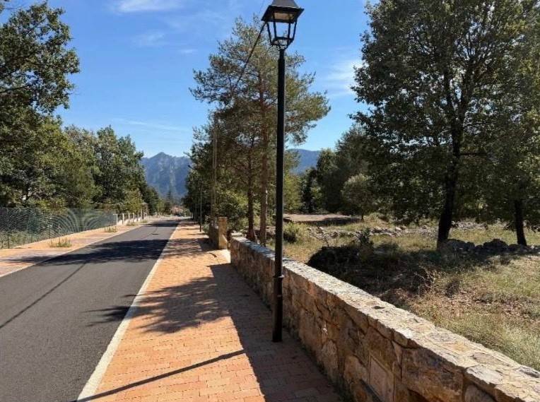 Guixers substitueix i soterra el cablejat de l’enllumenat públic a Vilamantells