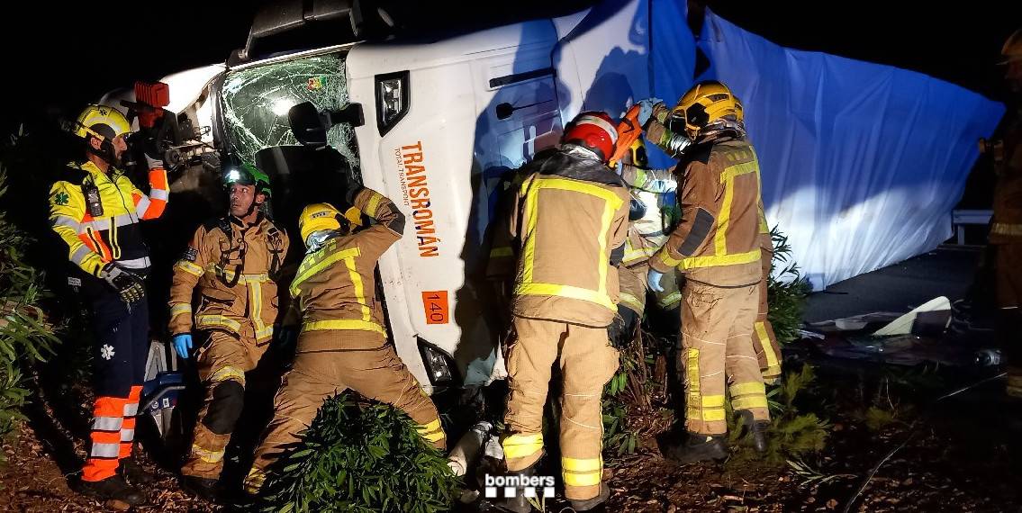 L'AP-7, tallada a Vandellòs i l'Hospitalet de l'Infant per l'accident d'un camió amb un ferit crític