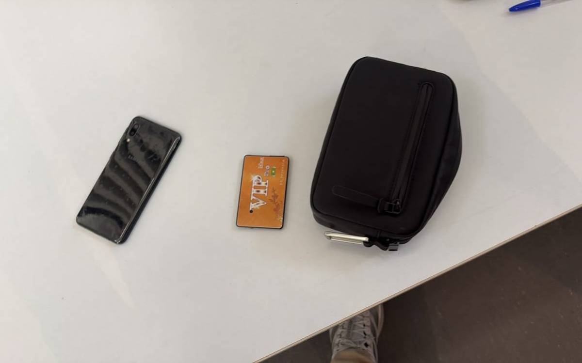 Enxampen tres persones fent trampes en l’examen teòric del carnet a Tortosa