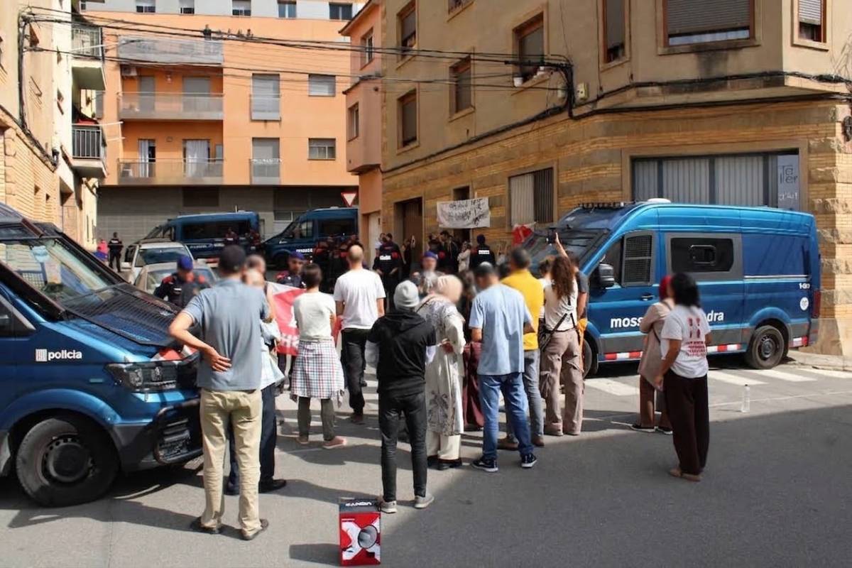 Desallotjament sense incidents al Camp del Molí de Solsona amb presència policial i protesta veïnal