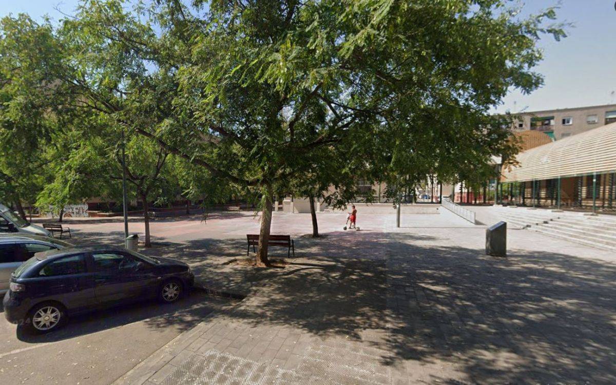 Una baralla en una plaça de Sabadell acaba amb diversos trets