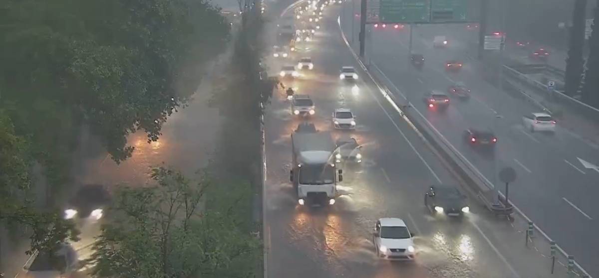Caos a la mobilitat per les inundacions: talls a les rondes i a diverses línies del metro