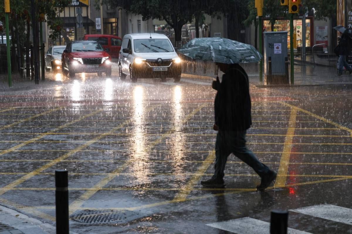 FOTOS | Una espectacular tromba d'aigua descarrega a Sabadell i el Vallès amb força