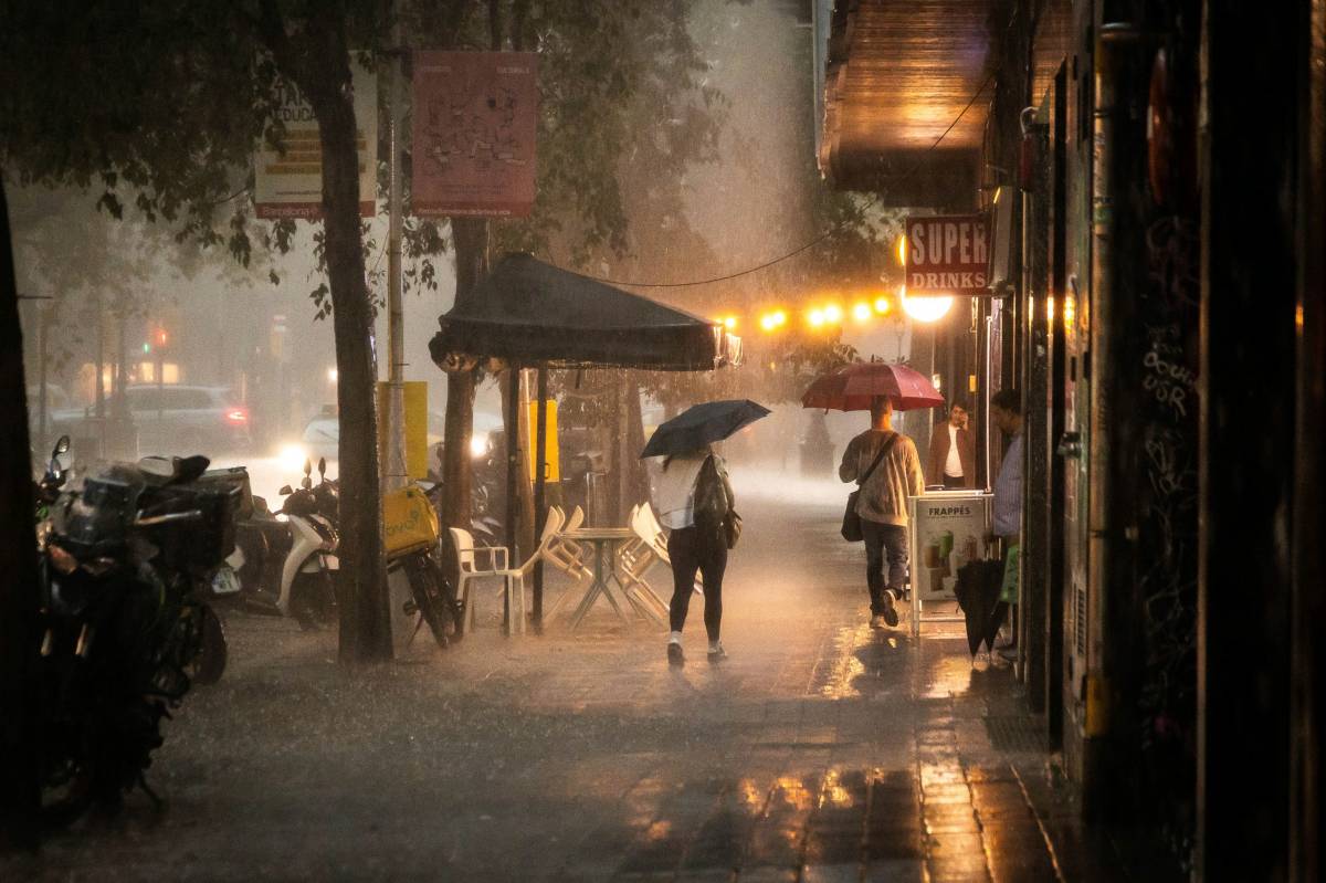Els millors vídeos del temporal a Catalunya: carrers negats i carreteres tallades