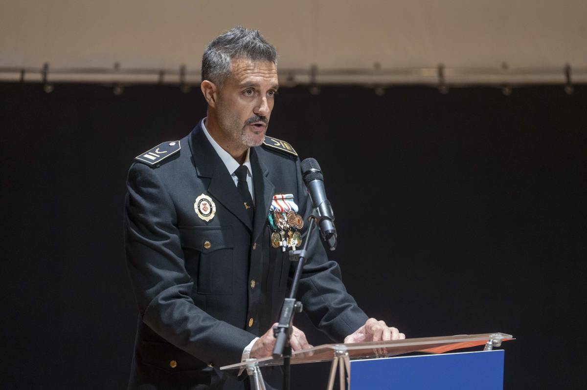 L`intendent cap Daniel Guillem durant el seu parlament - NEBRIDI ARÓZTEGUI L`intendent cap Daniel Guillem durant el seu parlament