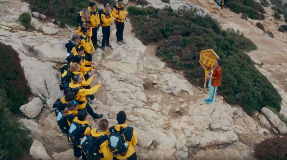 El moment en que Laura Escanes dona el tret de sortida de La Travessa: Expedició Tramuntana