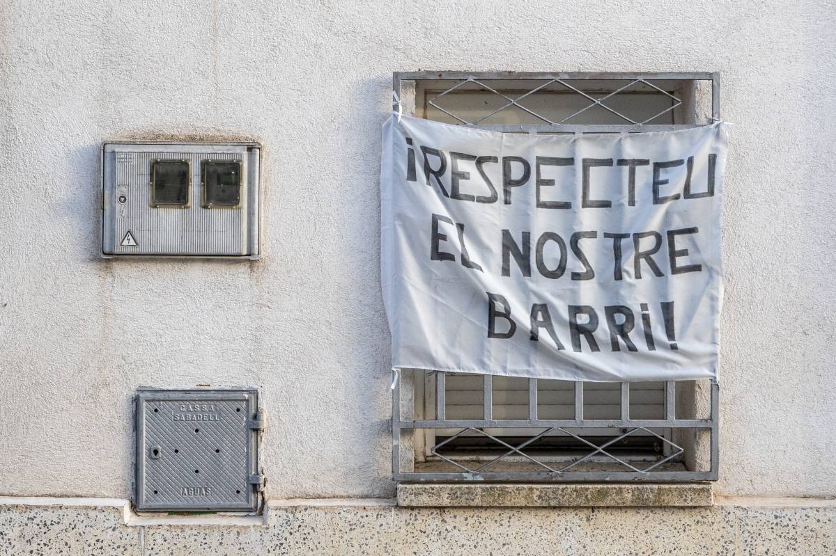 Pancartes reivindicatives sobre la situació a la zona - Juanma Peláez Pancartes reivindicatives sobre la situació a la zona