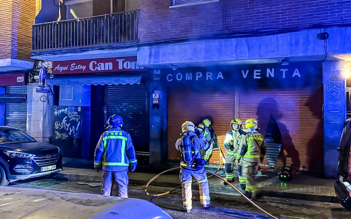 Un incendi crema un local a Can Rull