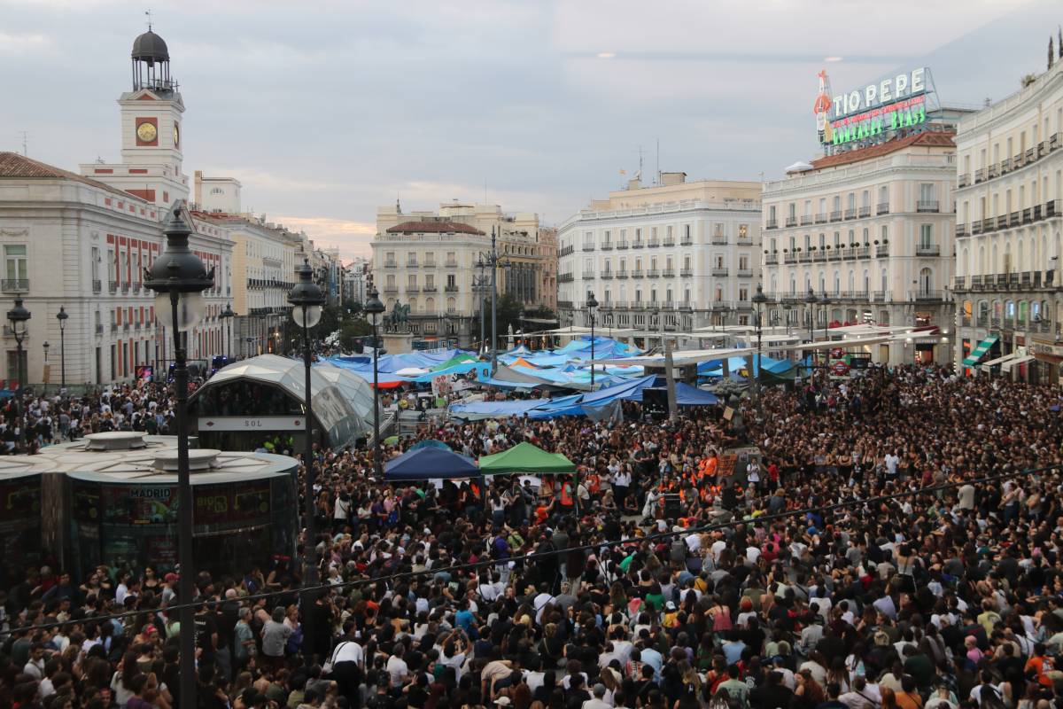 L’acampada per l’habitatge de la Puerta del Sol aplega milers de persones: «No marxem, ens quedem»