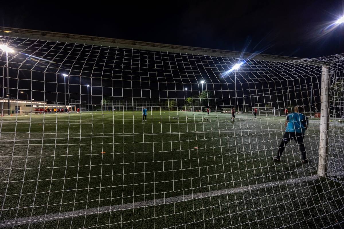 Una de les porteries del camp, en un entrenament
