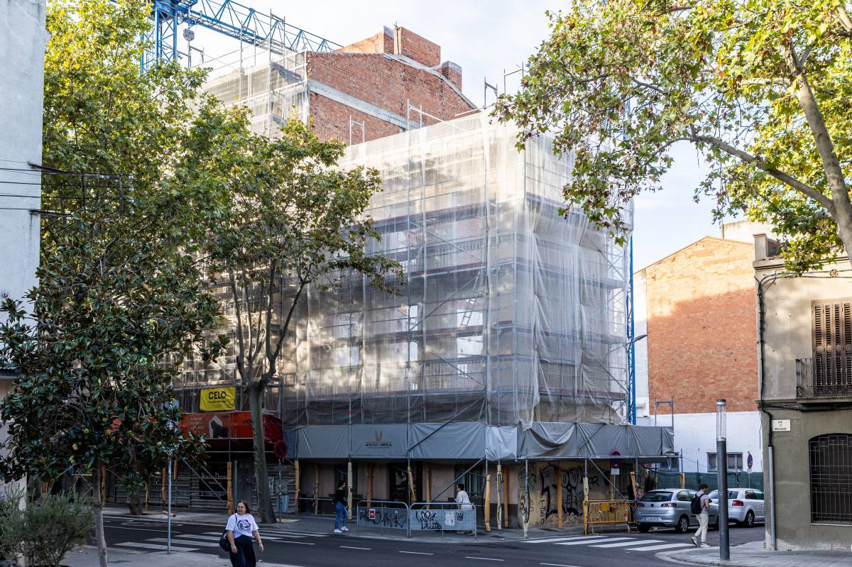 Les obres dels dos edificis, a la via de Massagué cantonada Josep Renom - Juanma Peláez Les obres dels dos edificis, a la via de Massagué cantonada Josep Renom