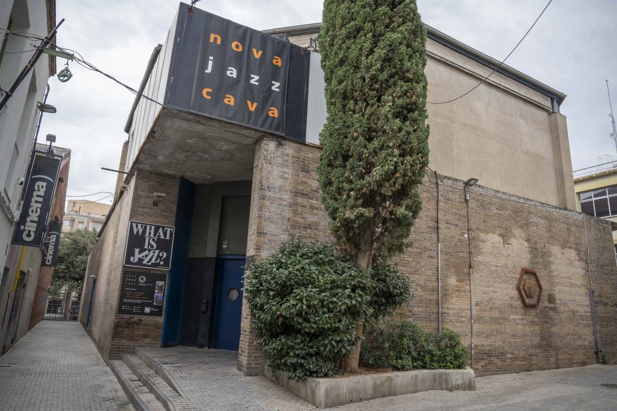 Façana de la Nova Jazz Cava, al passatge de Tete Montoliu - Nebridi Aróztegui Façana de la Nova Jazz Cava, al passatge de Tete Montoliu