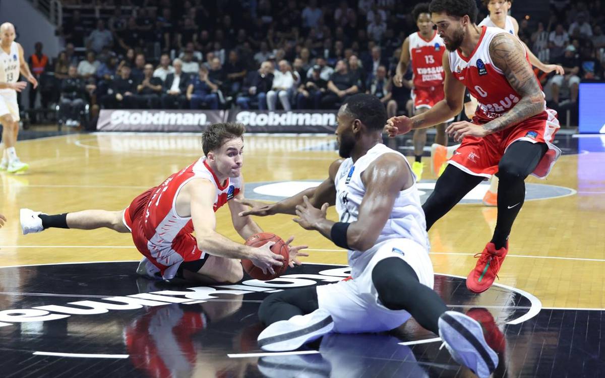 El Kids&Us Manresa cedeix el partit als darrers deu minuts (93-78)