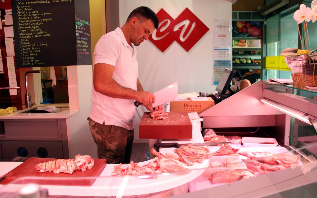 La Fira del Porc i la Cervesa de Manlleu reivindica la tradició xarcutera i cansaladera de la vila