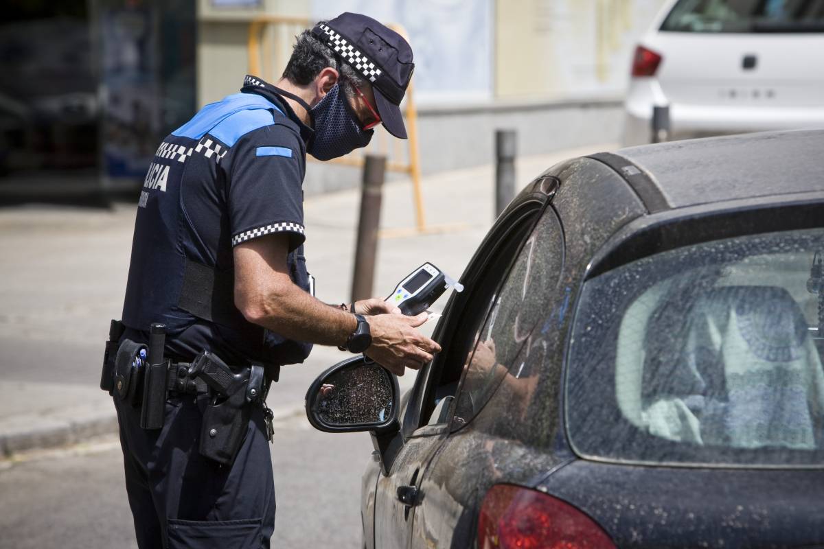 Una sola cervesa i positiu en el control d'alcoholèmia: aquest és el nou límit marcat per la DGT que canviarà la vida dels conductors 