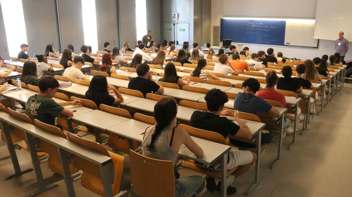 Alumnes s'examinen de les PAU - Cedida