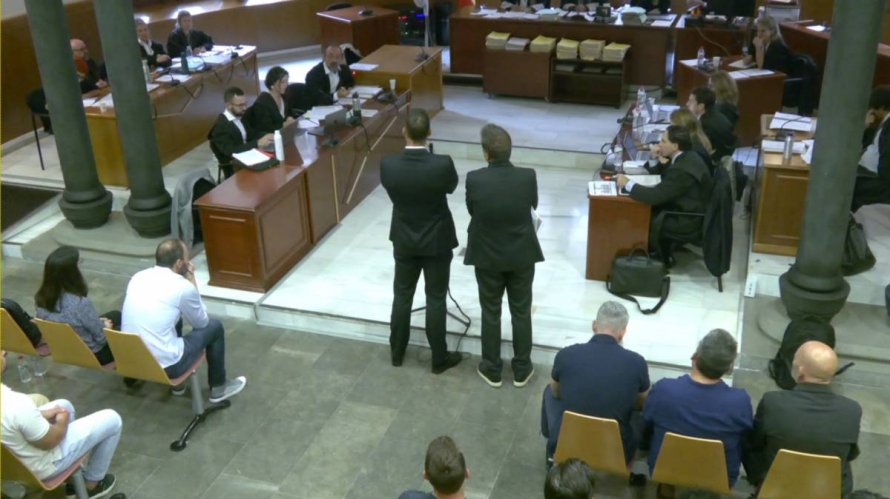 La policia espanyola tanca files i al·lega «perill extrem» en el judici de Roger Español