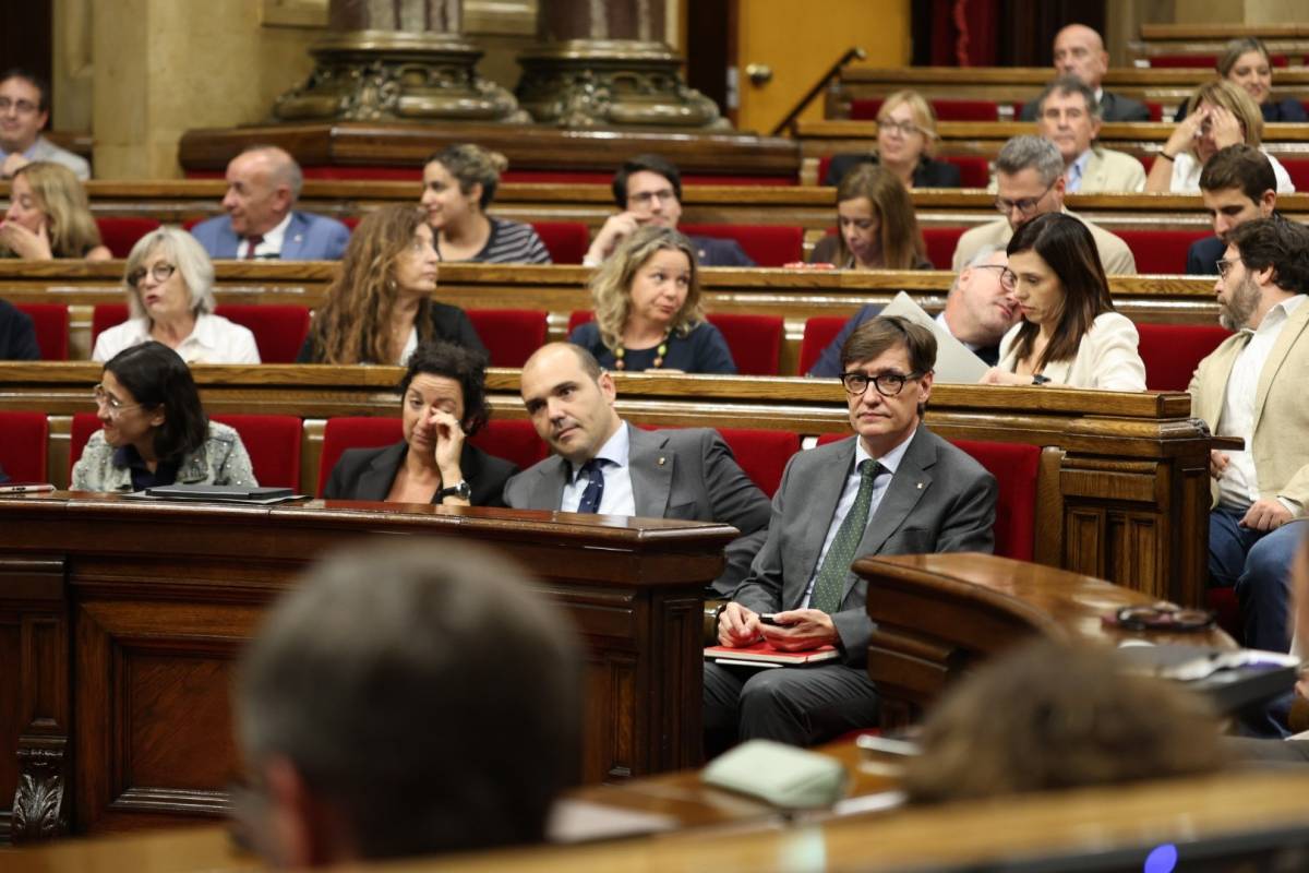 El Parlament tomba la proposta estrella d'Illa en habitatge amb l'abstenció dels Comuns