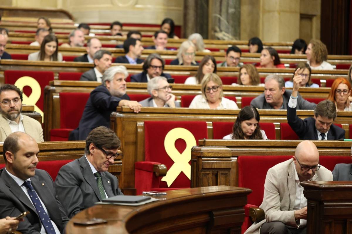 El Parlament tomba la recusació de Junts i revalida la confiança en Illa