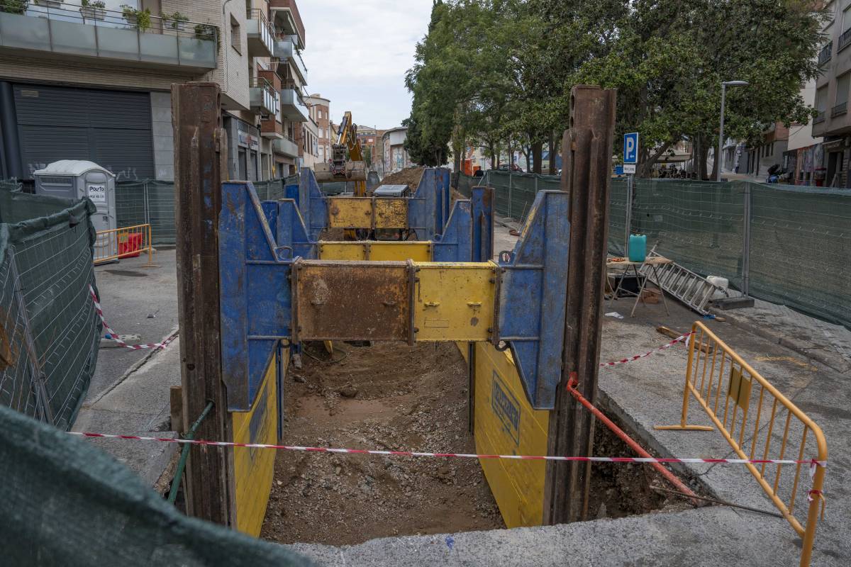 Es repara d'urgència el col·lector del carrer de Josep Trueta per reduir el risc d'esvorancs