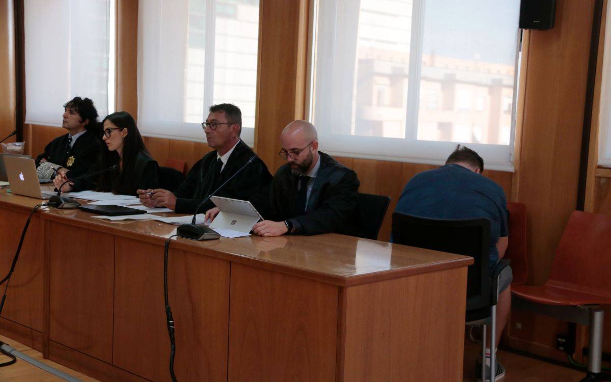 L'acusat de matar la seva exparella a Calafell afirma que va colpejar-la amb una pedra per defensar-se