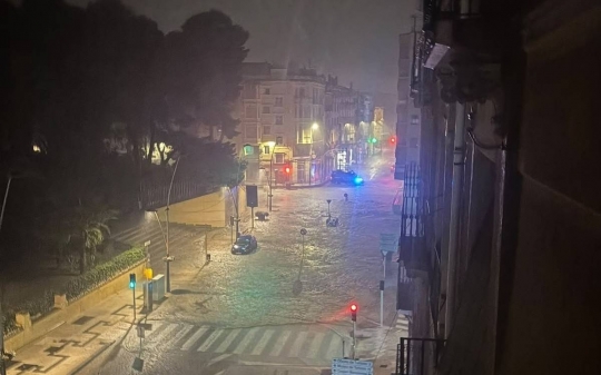La pluja colpeja l’Ebre: carrers inundats, carreteres tallades i una vintena d’avisos