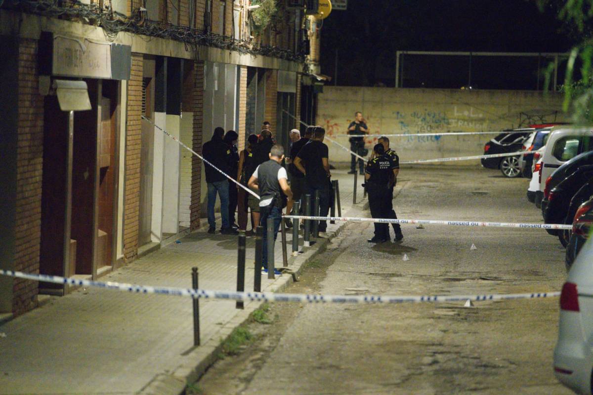 Agents dels Mossos a a Can Parellada, on han tingut lloc els fets - NEBRIDI ARÓZTEGUI Agents dels Mossos a a Can Parellada, on han tingut lloc els fets