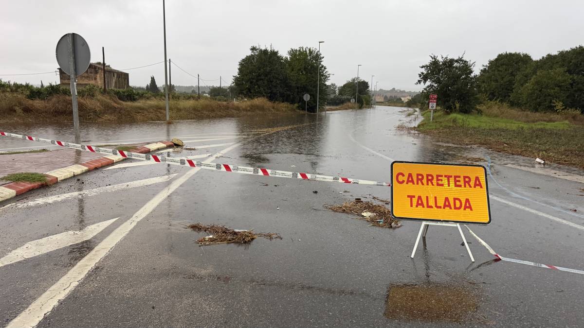 Les pluges col·lapsen la xarxa viària de les Terres de l'Ebre amb nou carreteres tallades